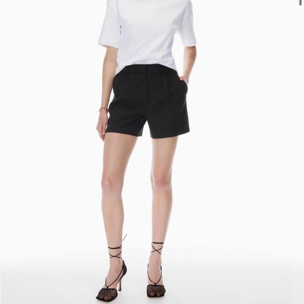 Aritzia Babaton Wegner High Waisted Pleated Shorts in Black Size 00